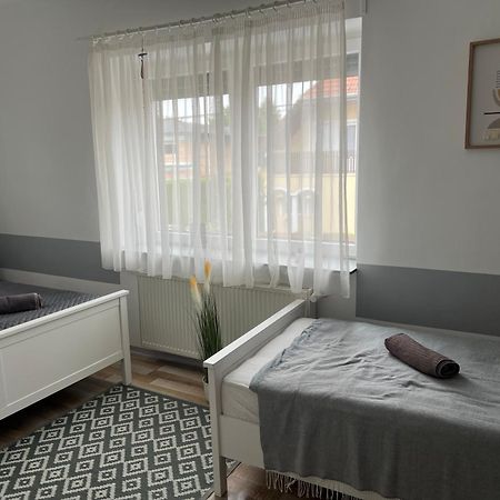 Szarkafeszek Hotell Keszthely Exteriör bild