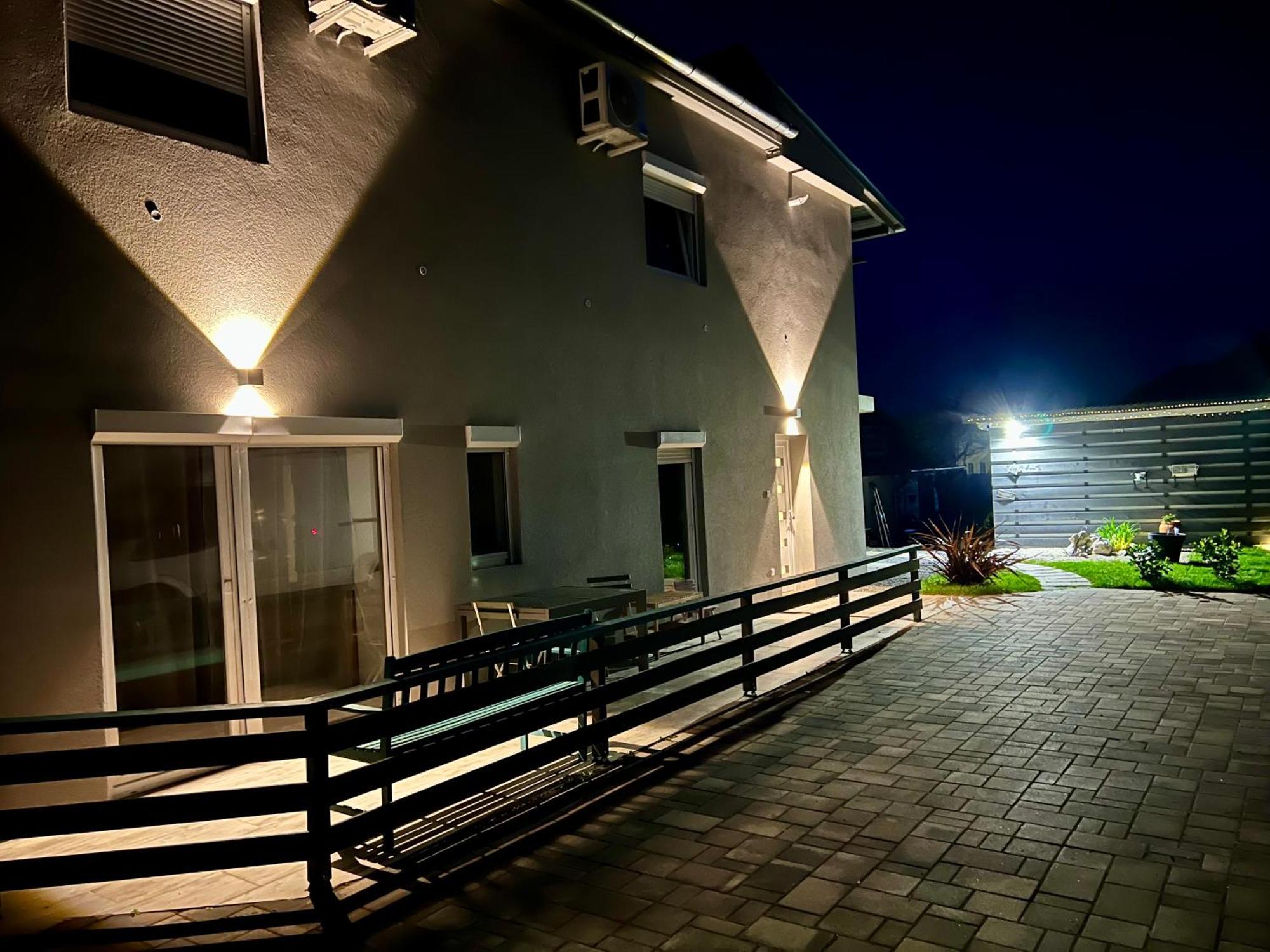 Szarkafeszek Hotell Keszthely Exteriör bild