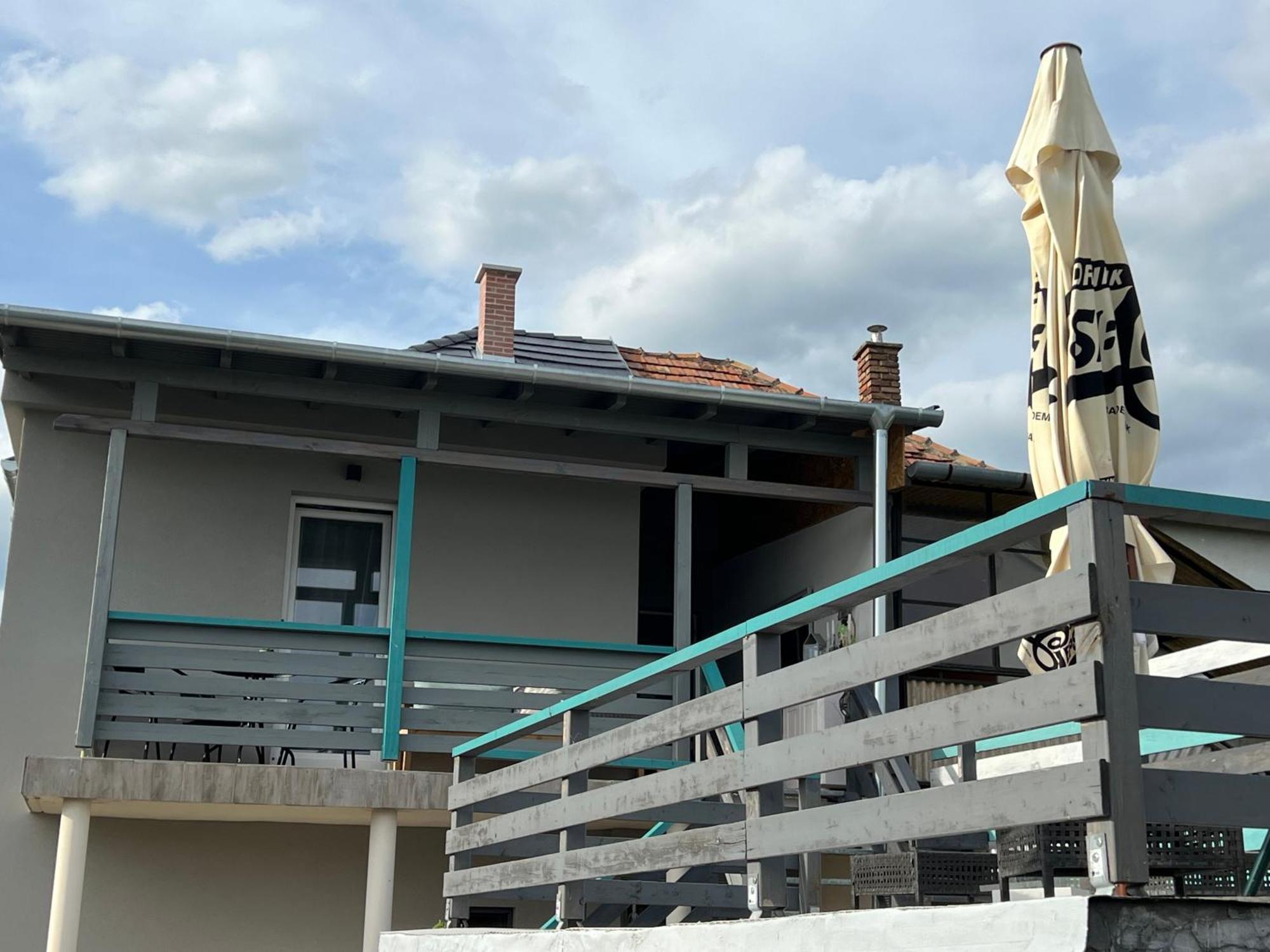 Szarkafeszek Hotell Keszthely Exteriör bild