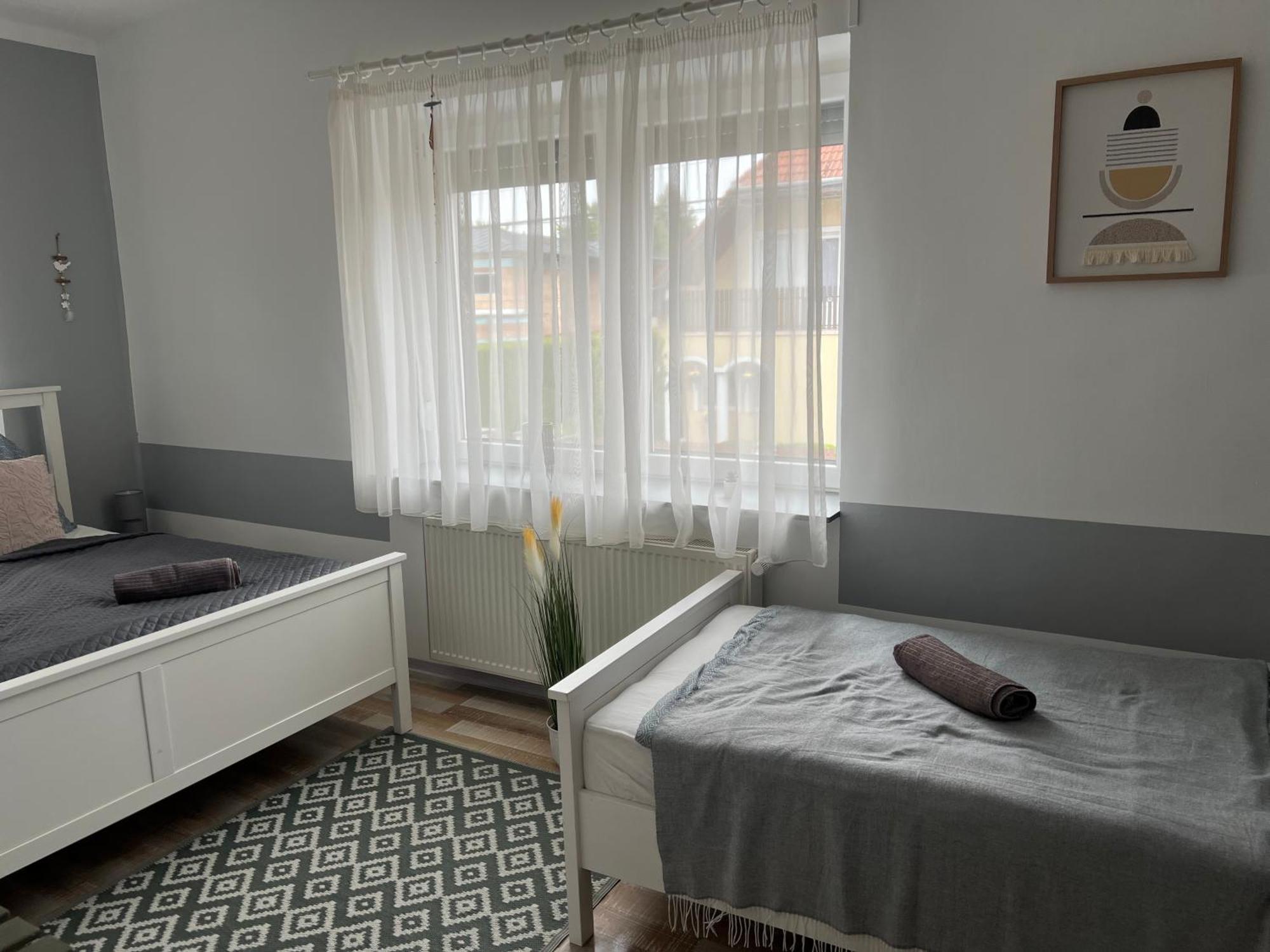 Szarkafeszek Hotell Keszthely Exteriör bild